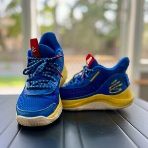 Under Armour Big Kids Grade School Curry 3Z7 Basketball Shoes